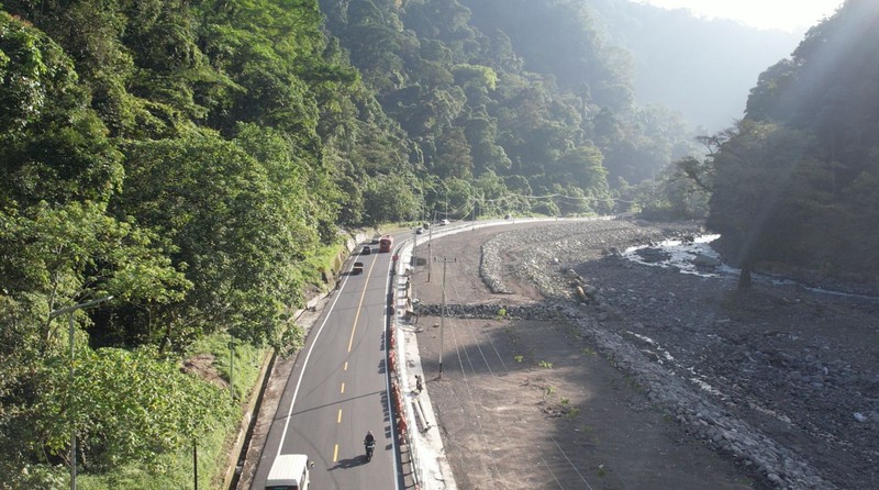 Jalur Lembah Anai resmi dibuka untuk seluruh jenis kendaraan mulai Senin (27/7), setelah sebelumnya mobilitas di kawasan tersebut terganggu akibat bencana. (Dok. PT Hutama Karya Infrastruktur (HKI))