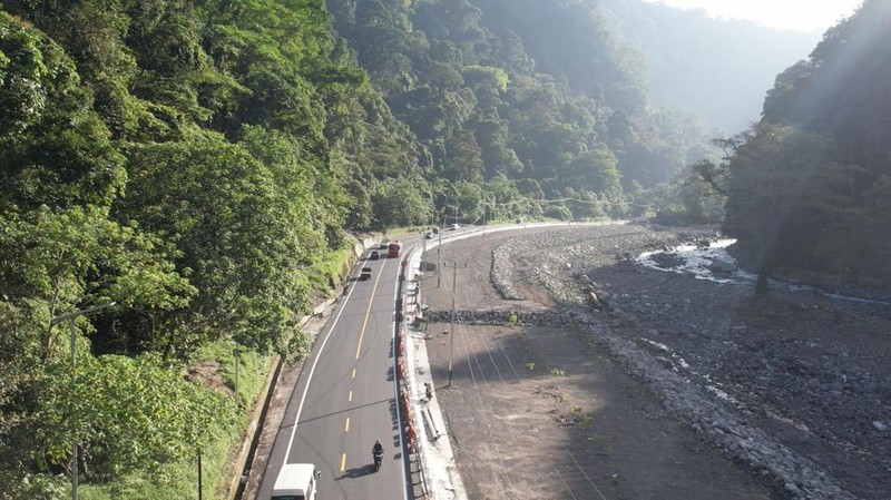 Jalur Lembah Anai resmi dibuka untuk seluruh jenis kendaraan mulai Senin (27/7), setelah sebelumnya mobilitas di kawasan tersebut terganggu akibat bencana.