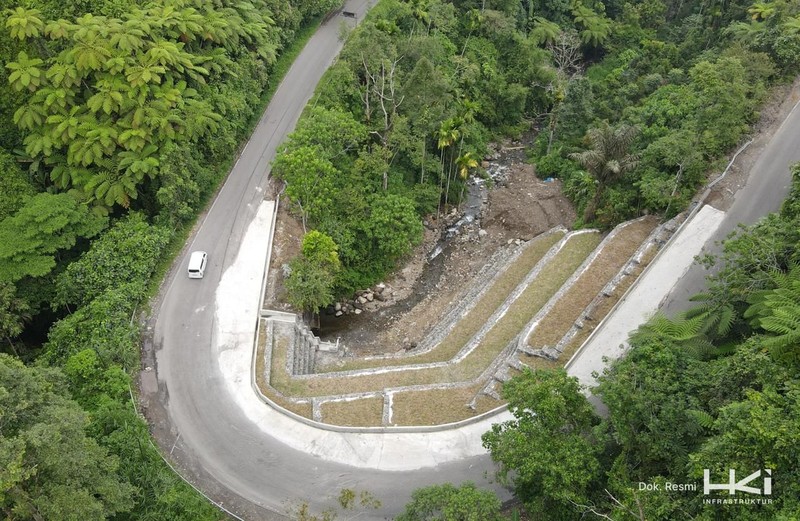 Jalur Lembah Anai resmi dibuka untuk seluruh jenis kendaraan mulai Senin (27/7), setelah sebelumnya mobilitas di kawasan tersebut terganggu akibat bencana. (Dok. PT Hutama Karya Infrastruktur (HKI))