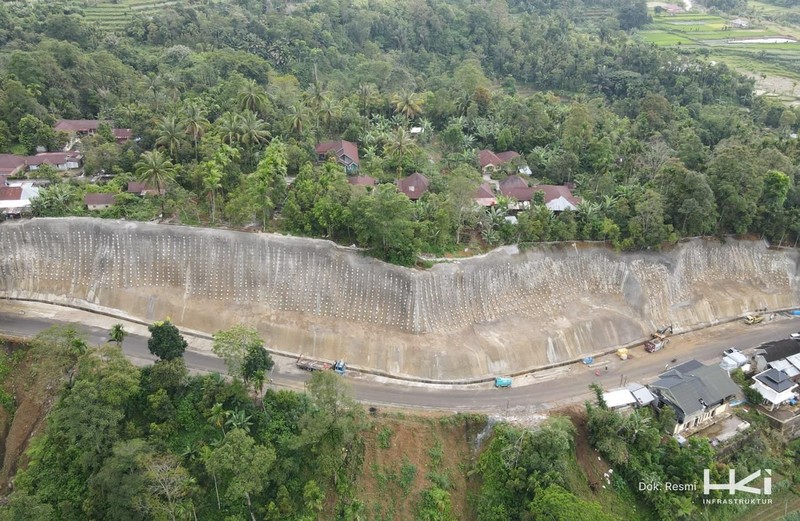 Jalur Lembah Anai resmi dibuka untuk seluruh jenis kendaraan mulai Senin (27/7), setelah sebelumnya mobilitas di kawasan tersebut terganggu akibat bencana. (Dok. PT Hutama Karya Infrastruktur (HKI))