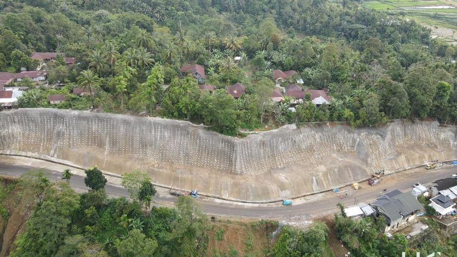 Jalur Lembah Anai resmi dibuka untuk seluruh jenis kendaraan mulai Senin (27/7), setelah sebelumnya mobilitas di kawasan tersebut terganggu akibat bencana.