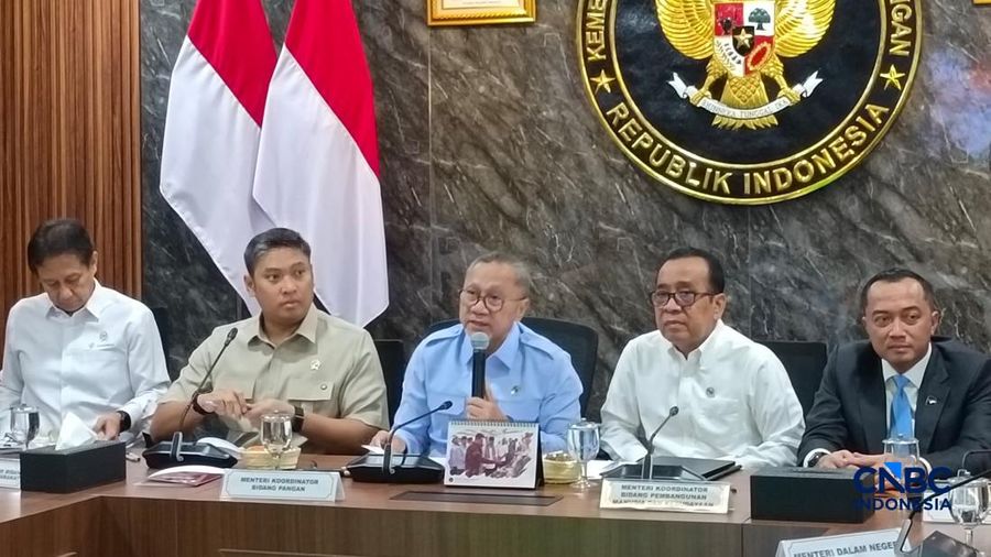 Konferensi pers terkait program MBG usai Rapat Koordinasi Terbatas di Kantor Kemenko Bidang Pangan, Jakarta, Kamis (6/8/2026). (CNBC Indonesia/Martyasari Rizky)