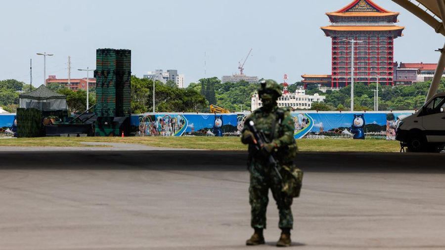 Latihan militer terbesar Taiwan tahun ini dimulai pada hari Rabu (5/8/2026), seiring pulau itu berupaya mempersiapkan penduduknya untuk menghadapi kemungkinan invasi China. (REUTERS/Ann Wang)