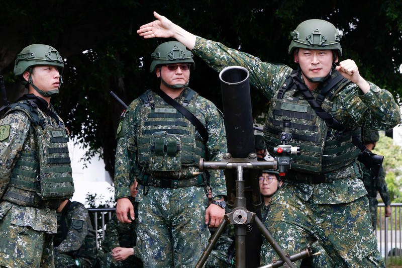Latihan militer terbesar Taiwan tahun ini dimulai pada hari Rabu (5/8/2026), seiring pulau itu berupaya mempersiapkan penduduknya untuk menghadapi kemungkinan invasi China. (REUTERS/Ann Wang)