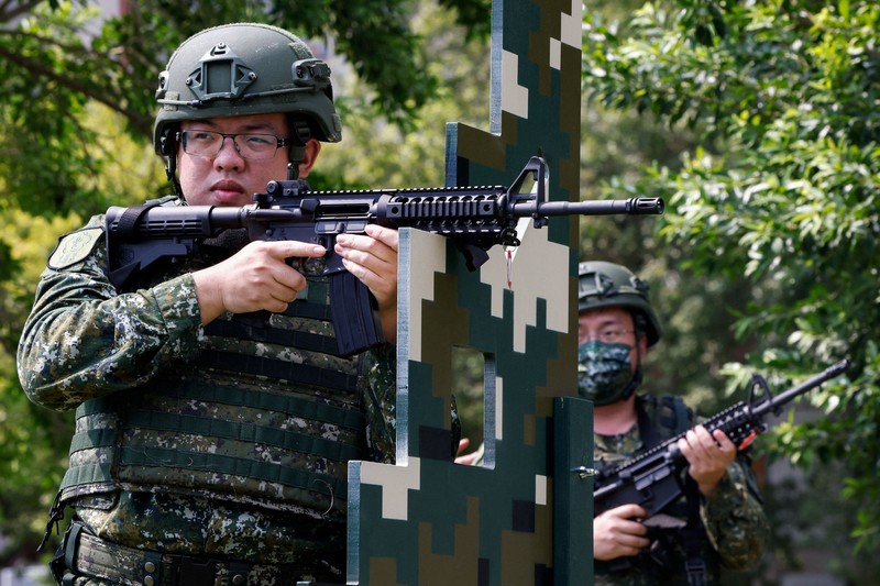 Latihan militer terbesar Taiwan tahun ini dimulai pada hari Rabu (5/8/2026), seiring pulau itu berupaya mempersiapkan penduduknya untuk menghadapi kemungkinan invasi China. (REUTERS/Ann Wang)