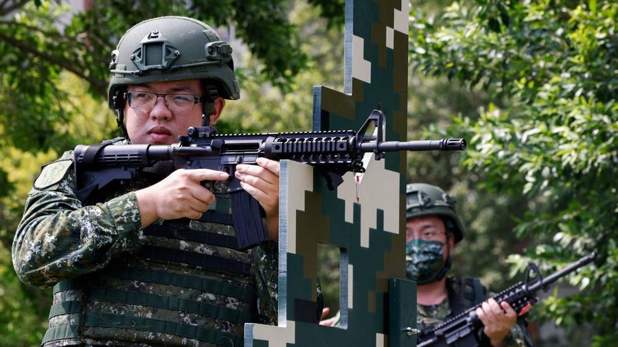 Latihan militer terbesar Taiwan tahun ini dimulai pada hari Rabu (5/8/2026), seiring pulau itu berupaya mempersiapkan penduduknya untuk menghadapi kemungkinan invasi China. (REUTERS/Ann Wang)