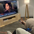 Masyarakat Indonesia masih menggunakan TV untuk alat menonton di tengah dominasi smartphone maupun tablet. (CNBC Indonesia/Novina Putri Bestari)