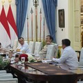 Presiden Prabowo Subianto menerima Panglima TNI Jenderal TNI Agus Subiyanto, Wakil Panglima TNI Letnan Jenderal TNI Tandyo Budi Revita, Kepala Staf Angkatan Darat Jenderal TNI Maruli Simanjuntak, Kepala Staf Angkatan Laut Laksamana TNI Muhammad Ali,