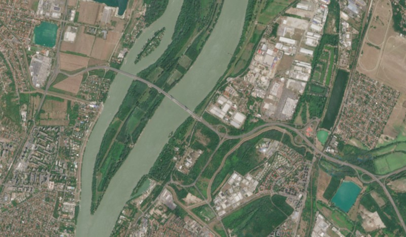 Sebuah citra satelit memperlihatkan penurunan permukaan air di sepanjang gosong pasir Sungai Donau, dekat Wina, Austria, pada 30 Juli 2026. (European Union/Copernicus Sentinel-2/Handout via REUTERS)