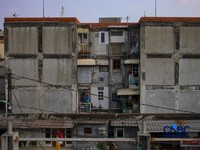 Suasana aktivitas warga di kawasan Rumah Susun (Rusun) Klender, Jakarta, Kamis (6/8/2026). Pemerintah Provinsi DKI Jakarta berencana akan merevitalisasi Rusun Klender sebagai bagian dari upaya menyediakan hunian yang lebih layak. (CNBC Indonesia/Fais