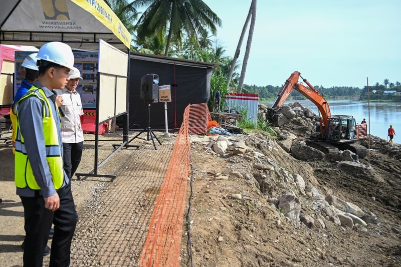 Wakil Presiden Gibran Rakabuming meninjau pembangunan infrastruktur di Aceh. (Istimewa)