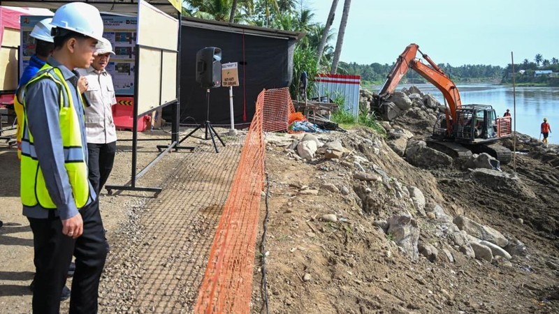 Wakil Presiden Gibran Rakabuming meninjau pembangunan infrastruktur di Aceh. (Istimewa)