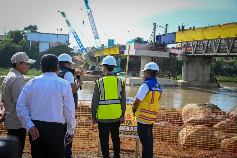 Wakil Presiden Gibran Rakabuming meninjau pembangunan infrastruktur di Aceh. (Istimewa)