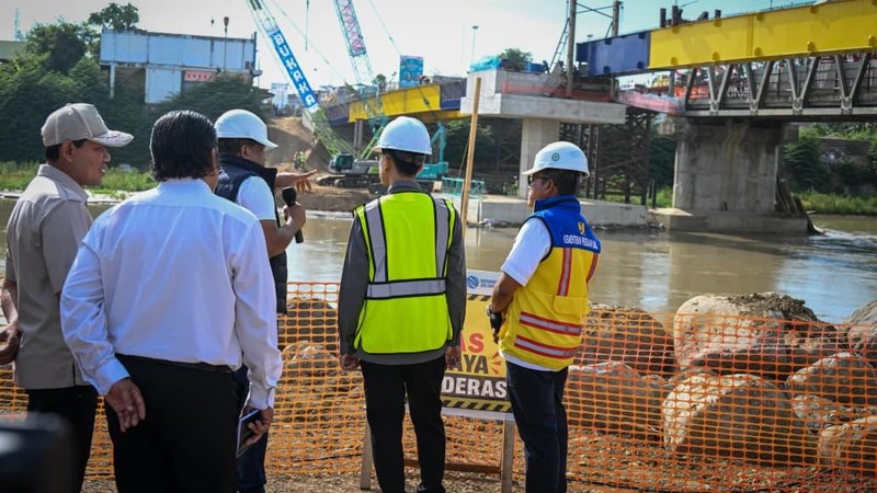 Wakil Presiden Gibran Rakabuming meninjau pembangunan infrastruktur di Aceh. (Istimewa)