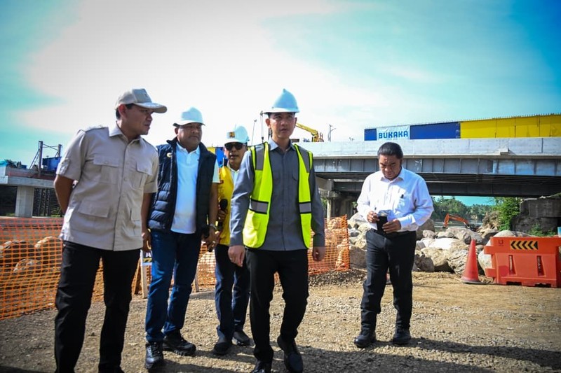 Wakil Presiden Gibran Rakabuming meninjau pembangunan infrastruktur di Aceh. (Istimewa)