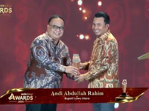Pemkab Lutra Sabet detiktimur Awards Berkat Pengentasan Kemiskinan Ekstrem
