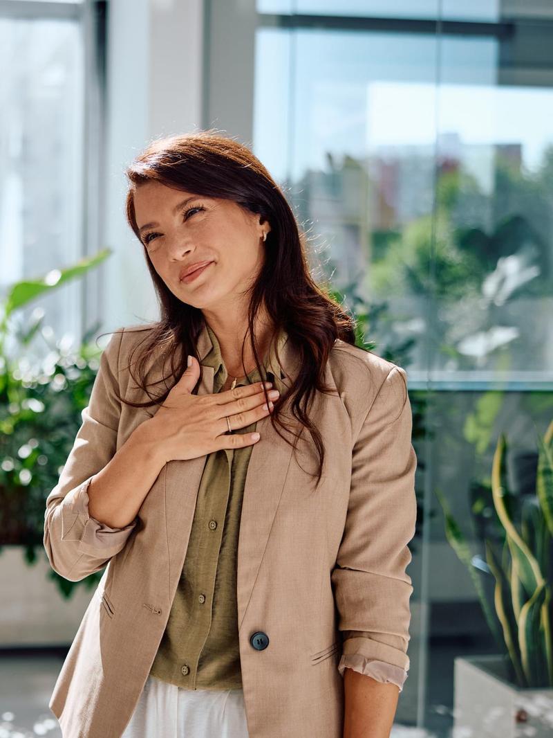 Kenapa Wanita Jadi Glow Up Setelah Putus Cinta? Ini Penjelasan Ilmiahnya