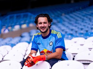 Tinggalkan Man City, James Trafford Gabung Leeds United