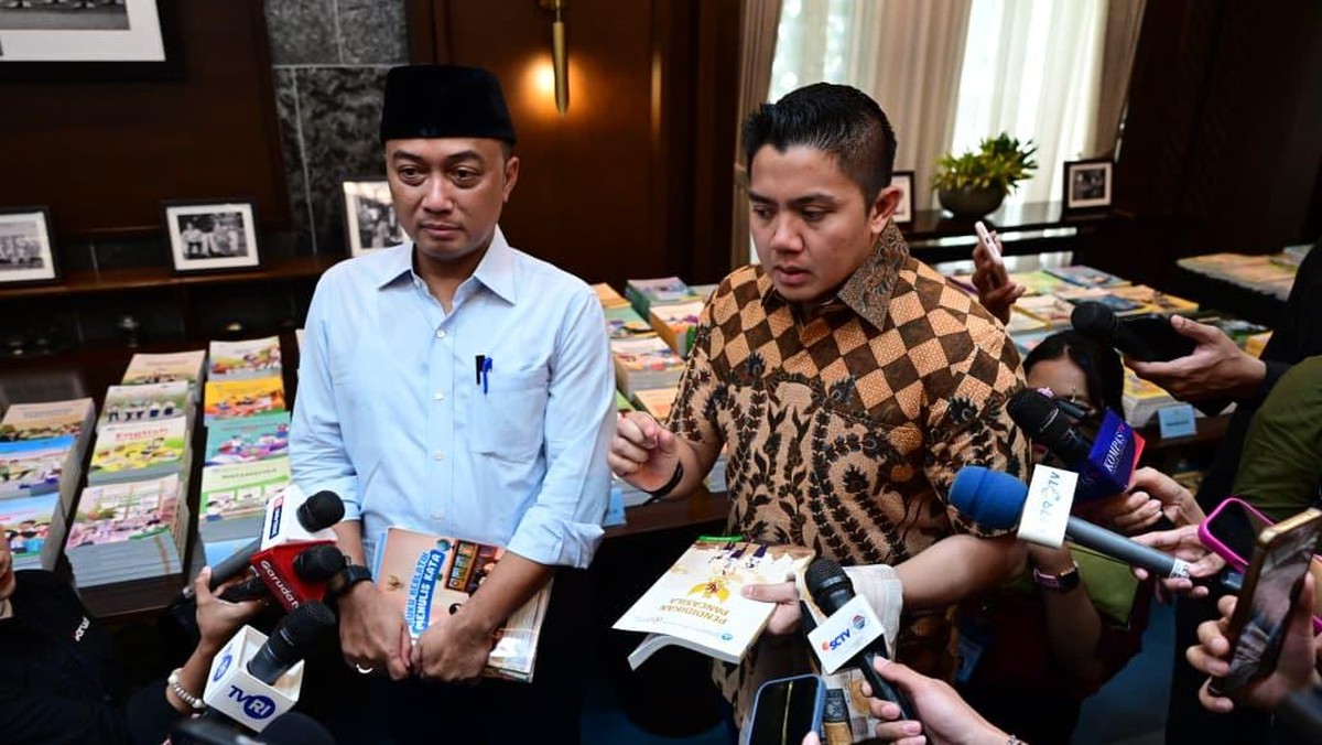 Prabowo Lagi Perbaiki Buku SD-SMA, Malaysia-Kamboja Jadi Pembanding