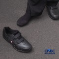 Penampakan sepatu sekolah berbahan karet lokal hasil inovasi Badan Riset dan Inovasi Nasional (BRIN) yang dibanderol dengan harga di bawah Rp80 ribu. (CNBC Indonesia/Emir Yanwardhana)