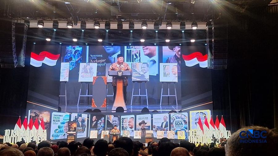 Presiden Prabowo Subianto memberikan sambutan pada acara Peluncuran dan Beda Buku Bahlil Lahadalia di Djakarta Theatre, Jakarta, Jumat (7/8/2026). (CNBC Indonesia/Verda Nano)
