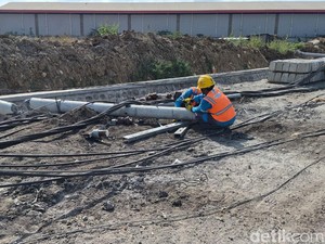 Penyebab 10 Tiang Listrik di Gresik Roboh hingga Timpa 3 Kendaraan