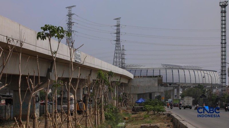 Suasana pengerjaan area proyek pembangunan Jalan Tol Harbour Road II (HBR II) di kawasan Tanjung Priok, Jakarta, Jumat (7/8/2026). (CNBC Indonesia/Faisal Rahman)