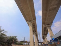 Suasana pengerjaan area proyek pembangunan Jalan Tol Harbour Road II (HBR II) di kawasan Tanjung Priok, Jakarta, Jumat (7/8/2026). (CNBC Indonesia/Faisal Rahman)