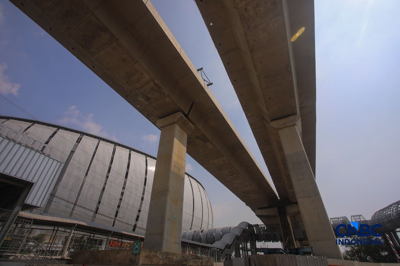 Suasana pengerjaan area proyek pembangunan Jalan Tol Harbour Road II (HBR II) di kawasan Tanjung Priok, Jakarta, Jumat (7/8/2026). (CNBC Indonesia/Faisal Rahman)