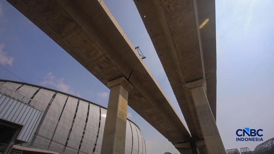 Suasana pengerjaan area proyek pembangunan Jalan Tol Harbour Road II (HBR II) di kawasan Tanjung Priok, Jakarta, Jumat (7/8/2026). (CNBC Indonesia/Faisal Rahman)