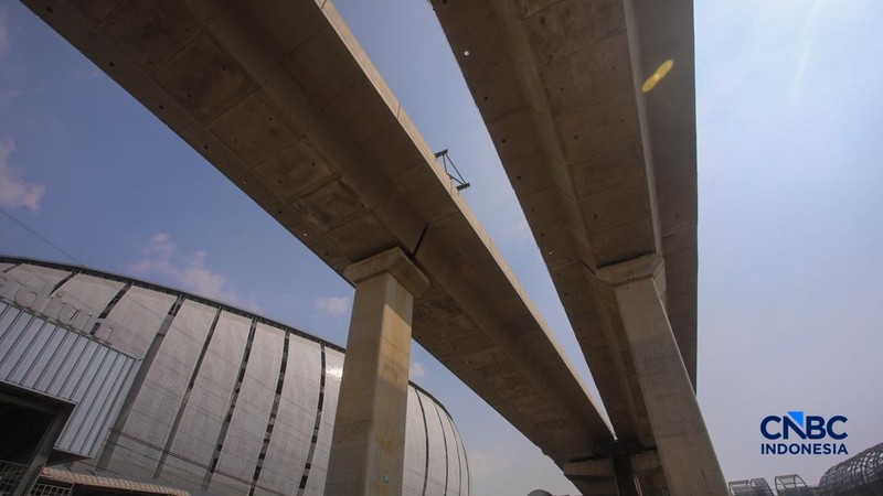Suasana pengerjaan area proyek pembangunan Jalan Tol Harbour Road II (HBR II) di kawasan Tanjung Priok, Jakarta, Jumat (7/8/2026). (CNBC Indonesia/Faisal Rahman)