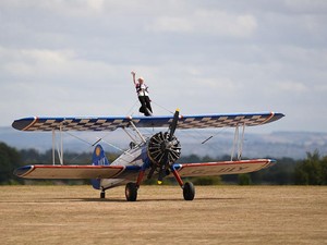 Nenek Umur 97 Tahun Cetak Rekor Dunia Wing Walking Usai Sembuh dari Stroke