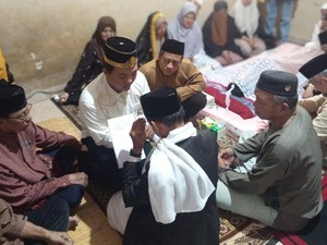 Video Haru Wanita Akad Nikah di Samping Jenazah Ayah