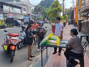 Bazar Pangan Murah di Blitar Diserbu Warga, Beras Rp 57 Ribu