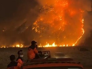 Kebakaran Meluas, Kawasan Wisata Bromo Ditutup Total
