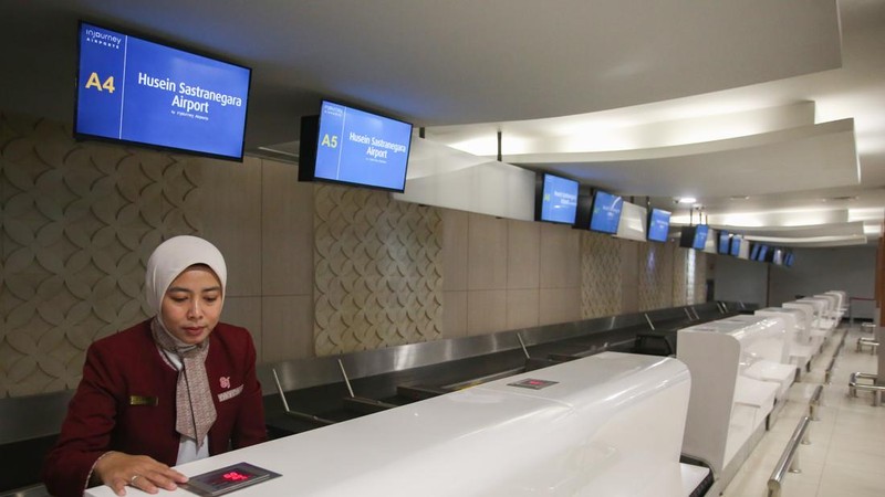 PT Angkasa Pura Indonesia (Persero) atau InJourney Airports telah mendapat persetujuan dari Kementerian Perhubungan RI (Kemenhub) untuk melayani penerbangan pesawat jet berbadan sedang (narrow body) di Bandara Husein Sastranegara Bandung mulai 14 Agustus 2026.