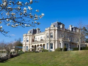 Mansion Bergaya Victoria Ini Jadi Saksi Bisu Resepsi Nikah Tom Holland-Zendaya