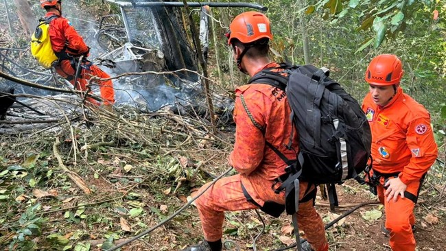 Potret Heli Jatuh di Hutan Kota: Hancur Lebur-Tak Ada Yang Selamat