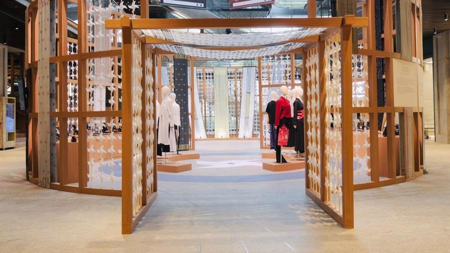 ASHTA District 8 menghadirkan HERITAGE REIMAGINED, sebuah program budaya yang berlangsung pada 5–30 Agustus 2026, menghadirkan eksplorasi tentang bagaimana warisan budaya Indonesia terus menginspirasi karya-karya kontemporer melalui fashion, seni,