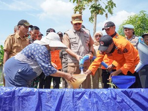 BPBD Lamongan Salurkan 174 Ribu Liter Air Bersih untuk Warga Kekeringan