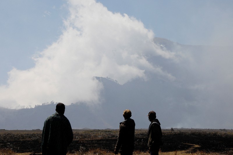 Kebakaran Hutan di Taman Nasional Bromo Tengger Semeru, Probolinggo, Jawa Timur, Minggu (9/8/2026). (REUTERS/Dipta Wahyu)