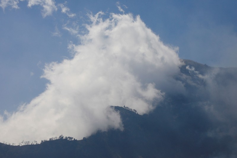 Kebakaran Hutan di Taman Nasional Bromo Tengger Semeru, Probolinggo, Jawa Timur, Minggu (9/8/2026). (REUTERS/Dipta Wahyu)