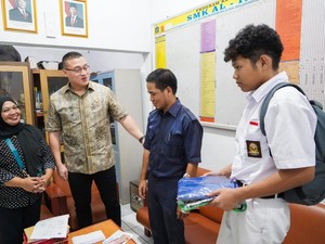 Kenneth DPRD DKI Bantu Siswa SMK Al-Irsyad Agar Kembali Belajar Tanpa Beban Biaya