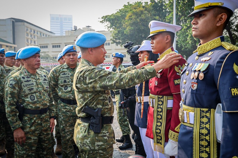 Komandan Pasukan Pengamanan Presiden (Danpaspampres) Mayjen TNI Dr. Edwin Adrian Sumantha memimpin Apel Gelar Kesiapan Pasukan Satuan Tugas Pengamanan (Satgaspam) VVIP di Lapangan Hitam Mako Paspampres, Senin (10/8/2026). (Dok. Penerangan Paspampres)