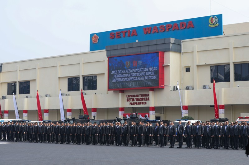 Komandan Pasukan Pengamanan Presiden (Danpaspampres) Mayjen TNI Dr. Edwin Adrian Sumantha memimpin Apel Gelar Kesiapan Pasukan Satuan Tugas Pengamanan (Satgaspam) VVIP di Lapangan Hitam Mako Paspampres, Senin (10/8/2026). (Dok. Penerangan Paspampres)