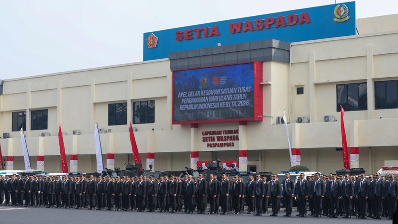 Komandan Pasukan Pengamanan Presiden (Danpaspampres) Mayjen TNI Dr. Edwin Adrian Sumantha memimpin Apel Gelar Kesiapan Pasukan Satuan Tugas Pengamanan (Satgaspam) VVIP di Lapangan Hitam Mako Paspampres, Senin (10/8/2026). (Dok. Penerangan Paspampres)