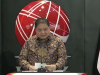 Menko Pereknomian, Airlangga Hartarto saat acara Peringatan HUT ke-49 Pasar Modal Indonesia dan Peluncuran Produk ETF Emas, Senin (10/8/2026). (YouTube/OJK)