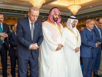 Buat "NATO versi Islam", 3 Pemimpin Ini Kompak Salat Jamaah di Mekkah