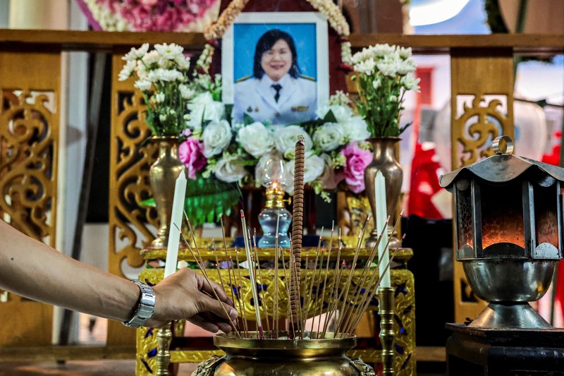 Pemakaman setelah penembakan sekolah di Bangkok, Thailand, Minggu (9/8/2026). (REUTERS/Athit Perawongmetha)