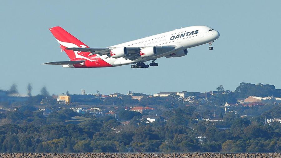 Penerbangan Qantas QF1, menggunakan pesawat Airbus A380-800. (REUTERS/Jason Reed)
